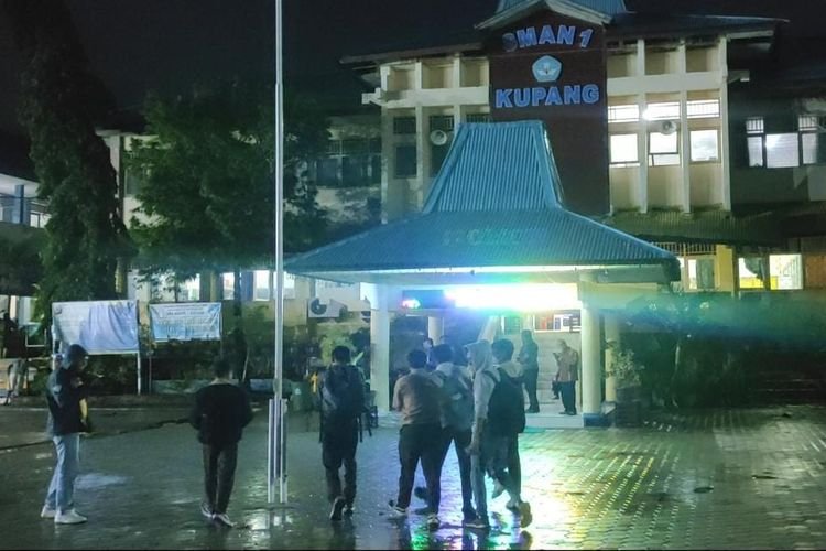 PJ Gubernur NTT Akan Cabut Kebijakan Jam Masuk Sekolah Pukul 05.30 Pagi