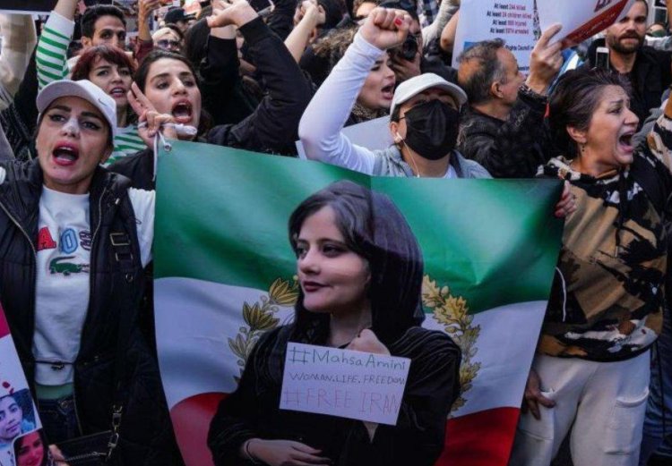 Perempuan Iran yang Berpakaian "Tidak Pantas" Akan Dipenjara 10 Tahun