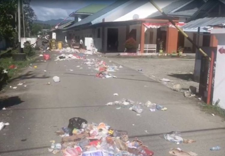 Tak Digaji, Petugas Kebersihan RSUD Piru Maluku Hamburkan Sampah di Halaman