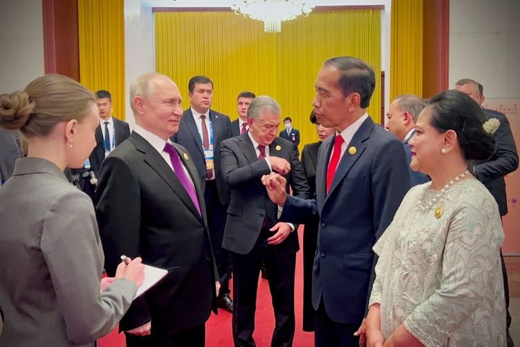 Begini Momen Jokowi Bertemu Vladimir Putin di Beijing, China