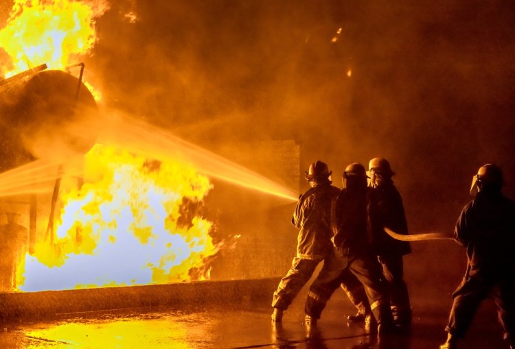 Kebakaran di Pabrik Grogol Utara, 9 Unit Damkar Dikerahkan