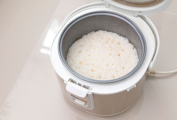 Program Bagi-bagi Rice Cooker Gratis Terancam Mundur hingga Akhir Desember