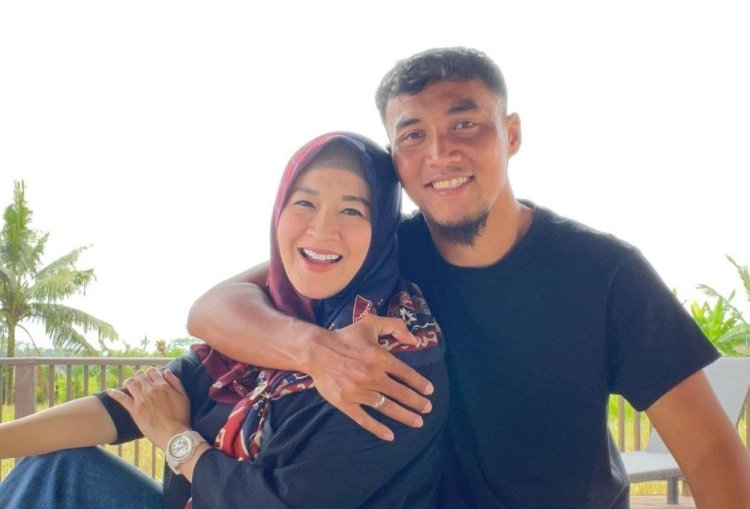 Diduga Selingkuh, Netizen Unggah Foto Suami Okie Agustina Jalan Bersama Perempuan Lain