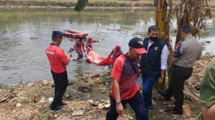 Mayat Pria Ditemukan Mengambang di BKT Cakung, Diduga Dibunuh