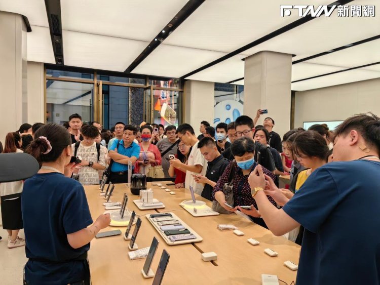 Kalahkan iPhone 15, Huawei Mate 60 dan Xiaomi 14 Jadi HP Terlaris di China