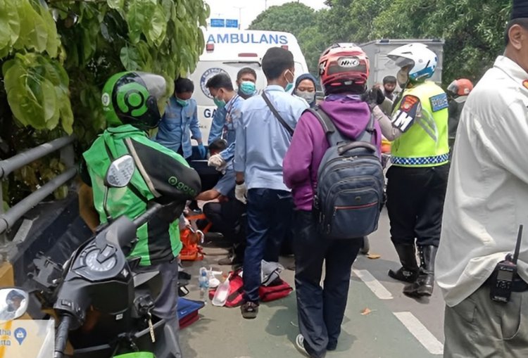 Viral Mobil Satpol PP Tabrak Pemotor di Jakut, Korban Tewas Jatuh dari Flyover