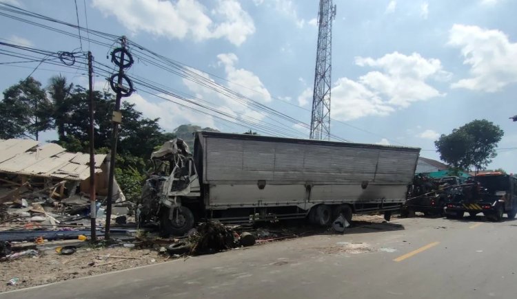 Kronologi Kecelakaan di Cianjur, Truk Tabrak Pengendara Motor