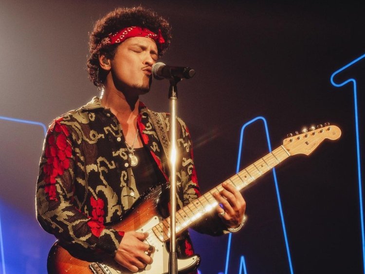 Kumpulan Lagu Bucin Bruno Mars yang Bikin Hati Meleleh Pasangan