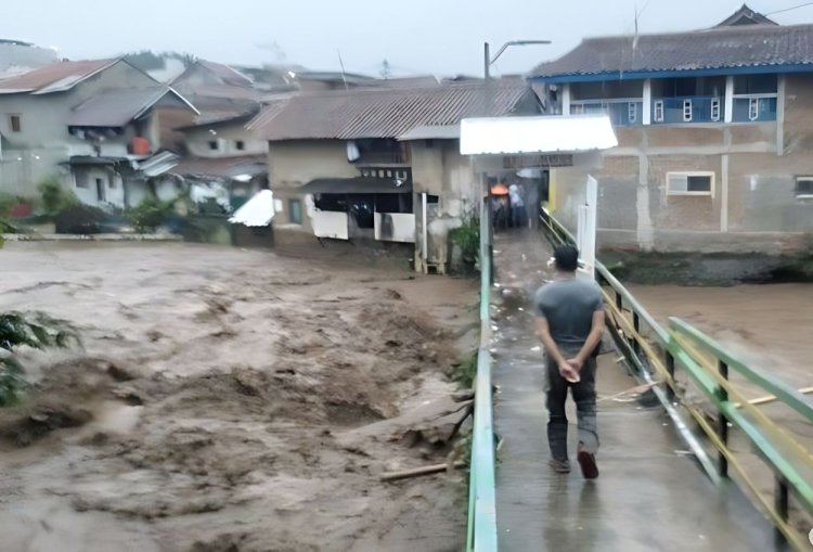Bandung Diterjang Banjir, Wilayah Braga Ditutup!