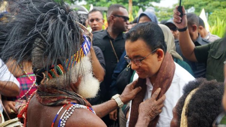 Anies Kunjungan Ke Papua, Emak-Emak: Mama Harap Lanjutkan Program Jokowi, Jokowi bikin kita sejahtera