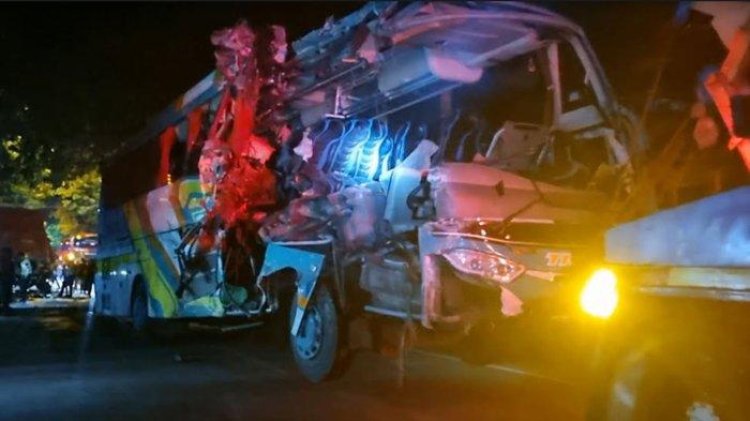 Kecelakaan Bus dan Truk di Gresik, 5 Orang Dilaporkan Tewas