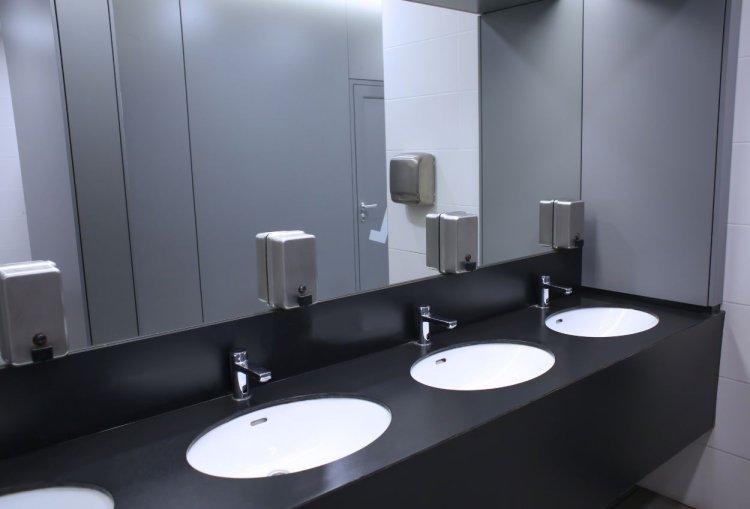 Sekolah Ini Copot Cermin Toilet Gegara Siswa Suka Izin dan TikTokan