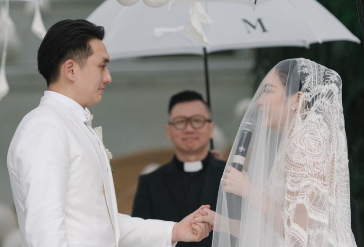 Wow! Pernikahan Mewah Dokter Kecantikan di Surabaya Berikan Doorprize Jam Rolex