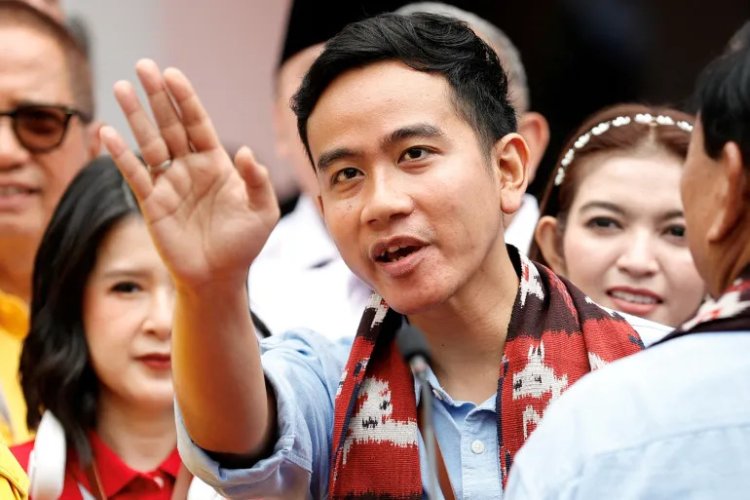 Viral Video Gibran Dapat Ucapan Wakil Presiden Terpilih dari Pramugari Batik Air