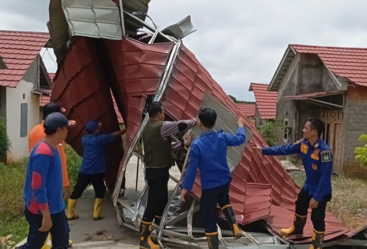 Angin Puting Beliung Terjang Prabumulih, Puluhan Rumah Rusak Berat
