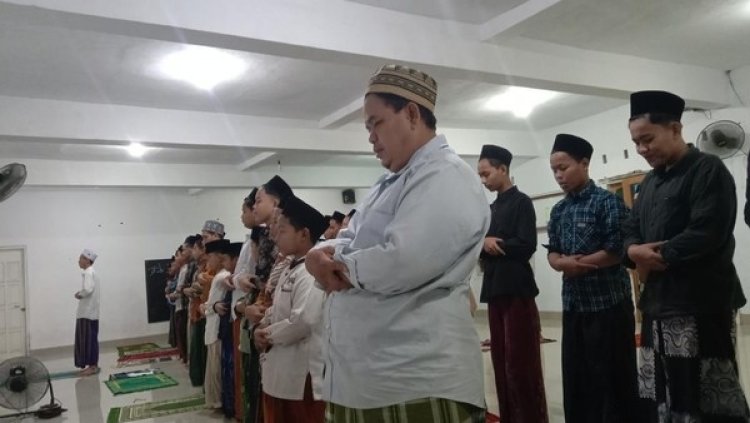 Viral! Salat Tarawih Tercepat di Ponpes Indramayu, 23 Rakaat Kelar Dalam 7 Menit