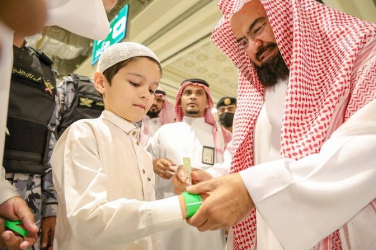 Arab Saudi Pasang Mesin Pencetak Gelang Anak di Masjidil Haram