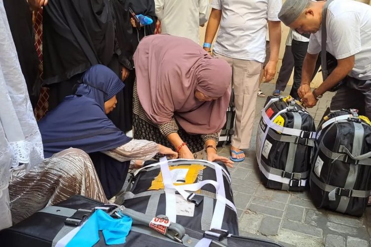 Jemaah Haji Jangan Simpan Air Zamzam di Koper Bagasi, Bisa Didenda Rp25 Juta
