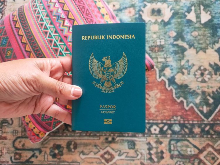 Resmi! Indonesia Ganti Warna Paspor Mulai 17 Agustus 2024