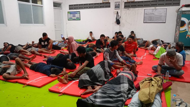 200 Warga Mengungsi Imbas Ledakan Hebat di Gudang Amunisi TNI