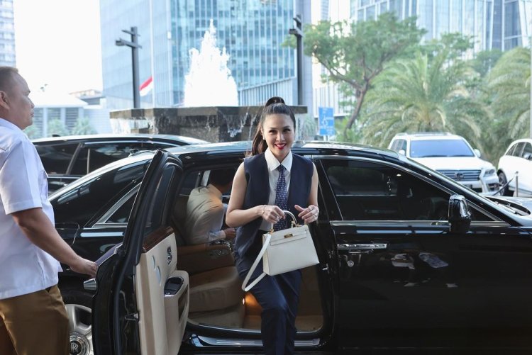 Mobil Rolls-Royce Sandra Dewi Terdaftar Atas Nama Perusahaan, Pajaknya Belum Dibayar