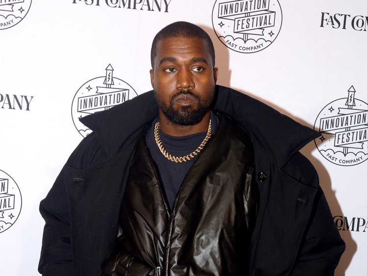 Eks Karyawan Tuduh Kanye West Rasis ke Orang Berkulit Hitam