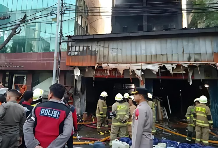 Ruko di Mampang Prapatan Kebakaran, 7 Orang Dikabarkan Tewas
