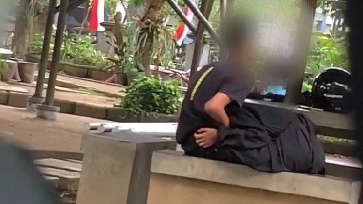 Viral Video Sepasang Remaja Diduga "Main Sedot" di Alun-Alun Tulungagung