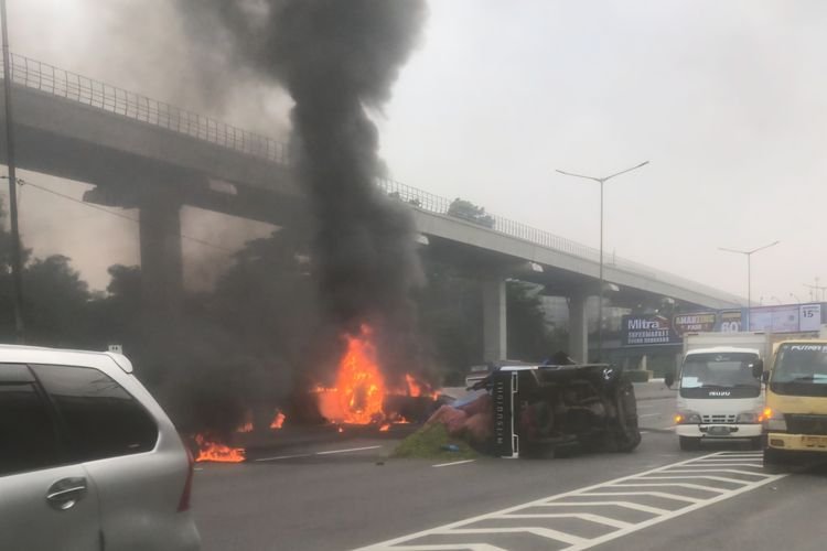 Kronologi Kecelakaan di KM 6 Tol Japek, 2 Orang Terluka