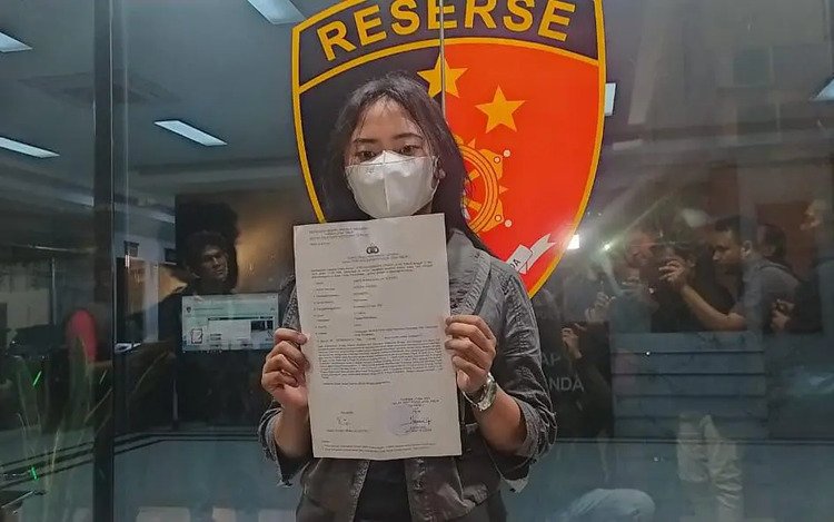 10 Tahun Diteror dan Dilecehkan, Seorang Perempuan Surabaya Akhirnya Lapor Polisi