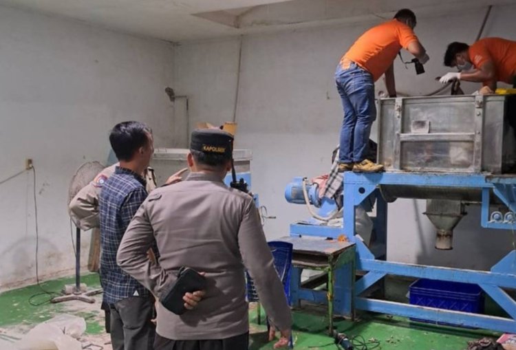 Pilu, Pria di Makassar Masuk ke Dalam Mesin Mikser Pembuat Bumbu Mie