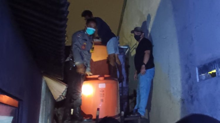 Geger! Penemuan Mayat Pria Bertato Membusuk Dalam Toren Air di Tangsel
