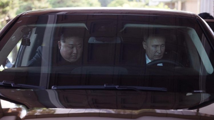 Vladimir Putin Ajak Kim Jong Un Berkeliling Pyongyang Menggunakan Limusin Buatan Rusia
