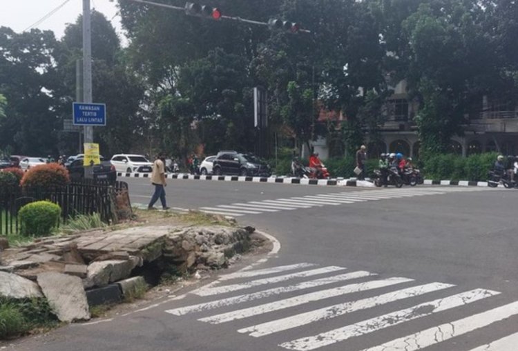 Kecelakaan di Bogor, Sopir Ayla Tewas Ditabrak Fortuner hingga Terpental Keluar