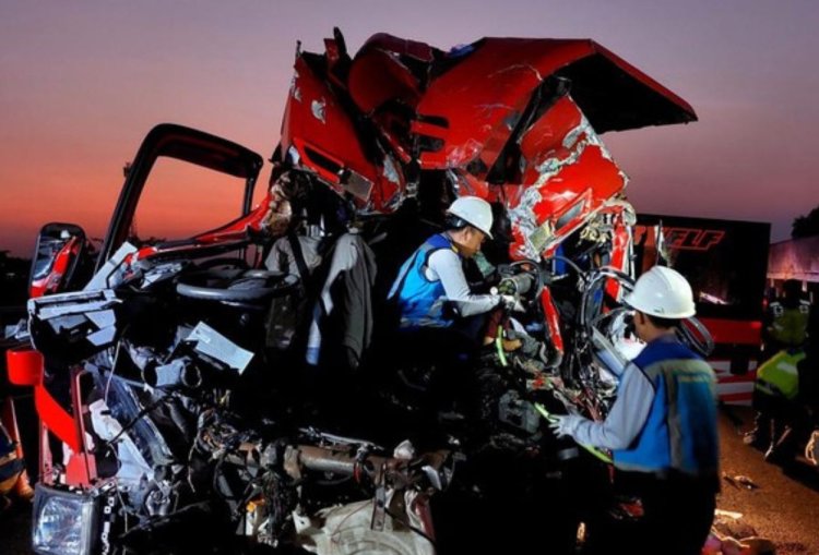 Imbas Sopir Ngantuk, Kecelakaan Truk Vs Bus di Tol Boyolali Renggut 6 Nyawa