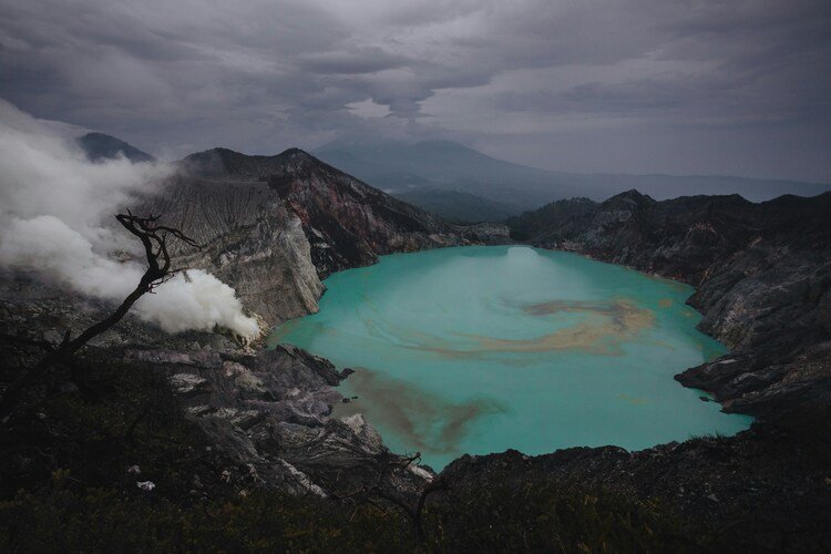 Gunung Ijen dan Gunung Raung Naik Status ke Level 2, Warga Diminta Waspada