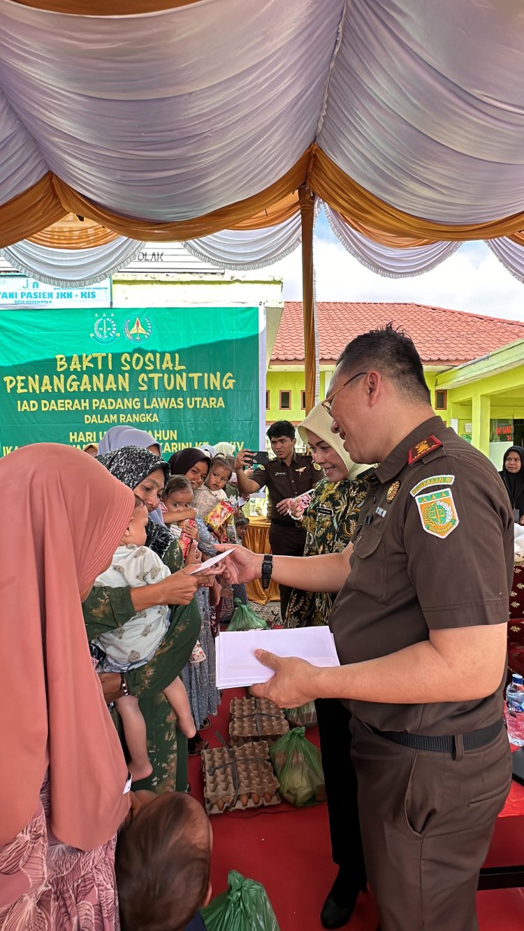 Kejari Paluta Laksanakan Baksos Penanganan Stunting HUT Bhakti Adhyaksa Ke-64 Dan HUT IAD Ke- 24