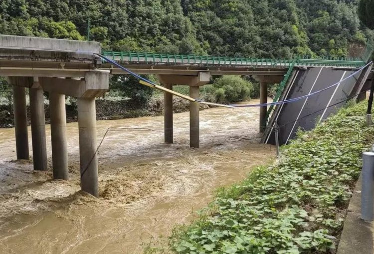 Jembatan di China Utara Ambruk, 11 Orang Tewas dan 30 Lebih Hilang