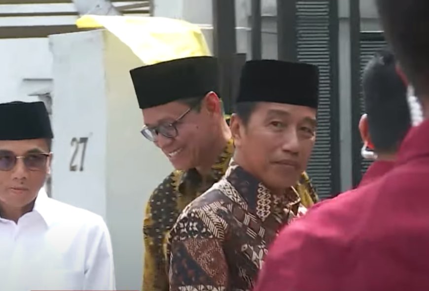 Presiden Jokowi dan Gibran Rakabuming Melayat ke Rumah Duka Wapres RI Hamzah Haz