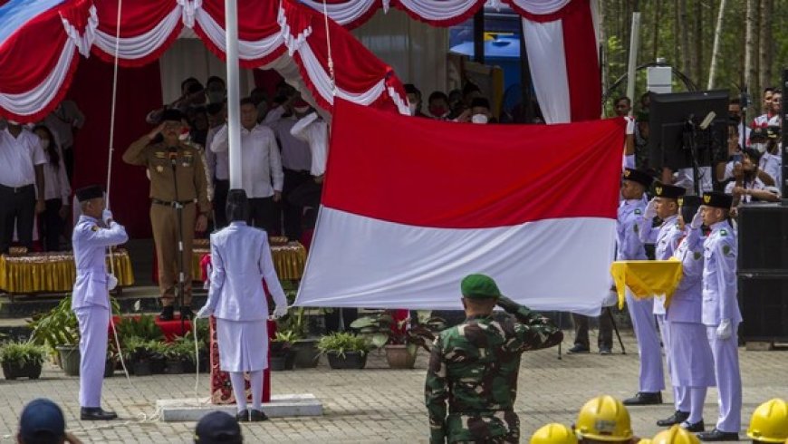 Momen Penuh Khidmat Pengibaran Bendera Merah Putih dalam Upacara HUT RI ke-79 di IKN