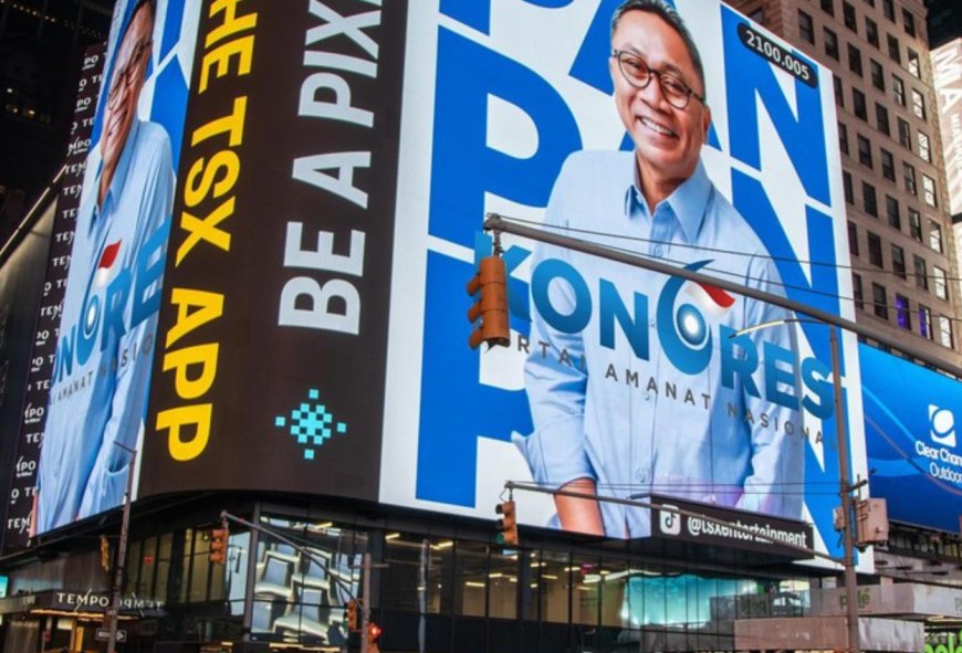 Viral! Foto Zulkifli Hasan Terpampang di Time Square New York AS