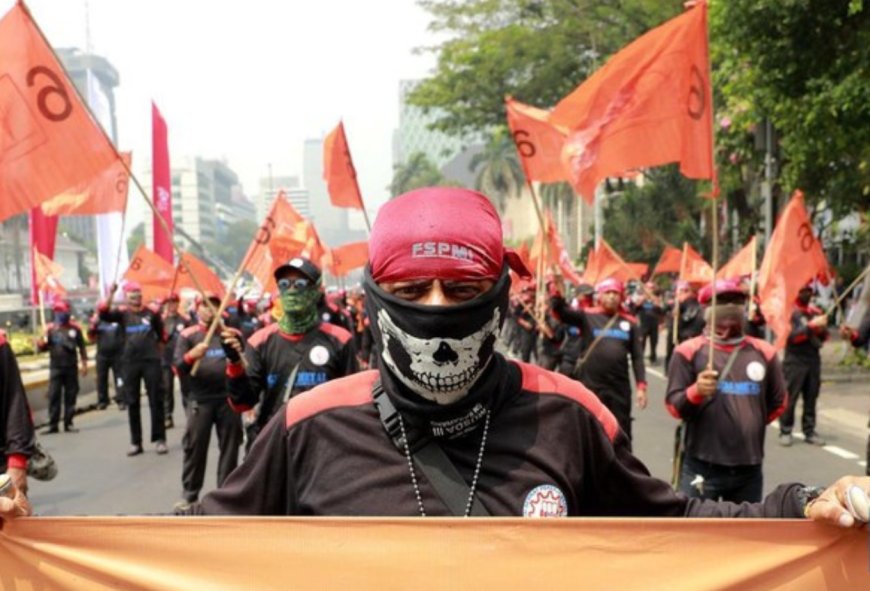 Ribuan Mahasiswa dan Buruh Lakukan Demo di Depan DPR Pagi Ini, Ribuan Polisi Dikerahkan