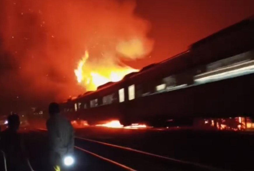 Pihak PT KAI Buka Suara Soal Kereta yang Terobos Kebakaran di Karawang