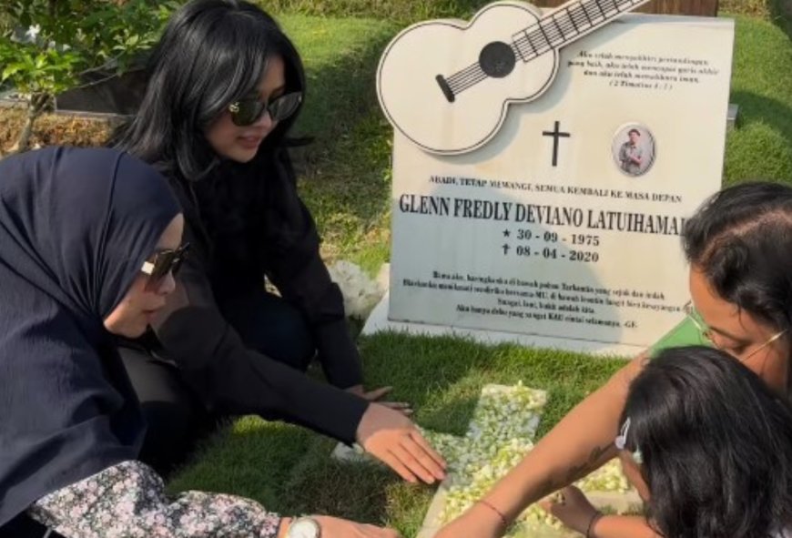 Makam Glenn Fredly Terbakar, Mutia Ayu Ingati Peziarah untuk Sewajarnya Saja