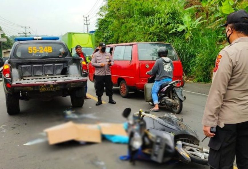 Gagal Nyalip, Pemotor di Sukabumi Tewas Terlindas Mobil Boks