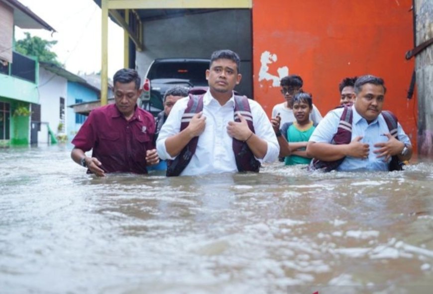 Bobby Nasution Turun ke TKP Banjir di Medan, Ketinggian Air Capai Pinggang Orang Dewasa