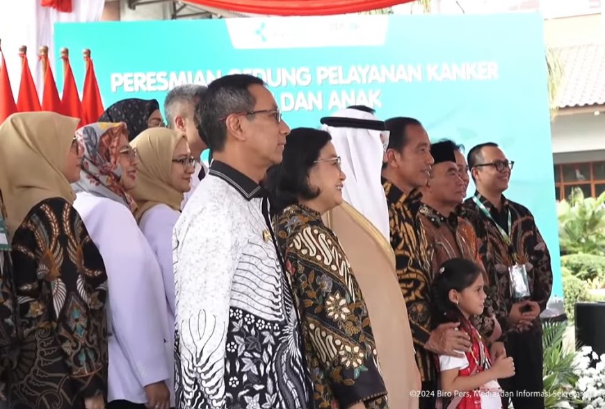 Jokowi Meresmikan Gedung Pelayanan Kanker Ibu dan Anak di RS Dharmais