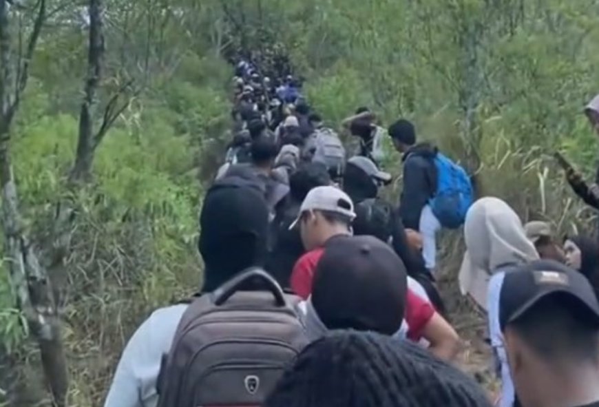 Viral Video, Gunung Kelud Dipadati Antrean Pendaki Saat Long Weekend