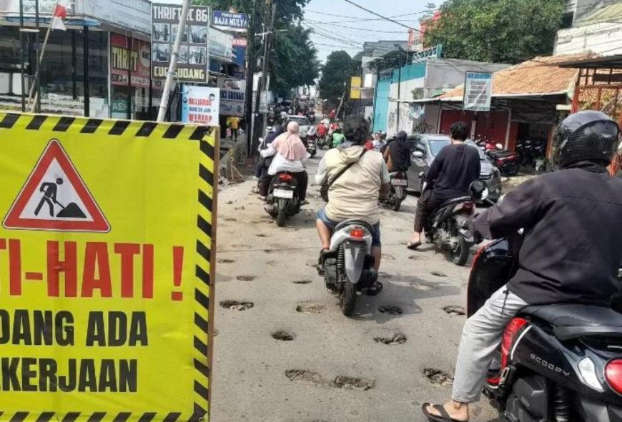 Ciledug Dikepung Proyek Pemda, Warga Tangerang Hadapi Kemacetan