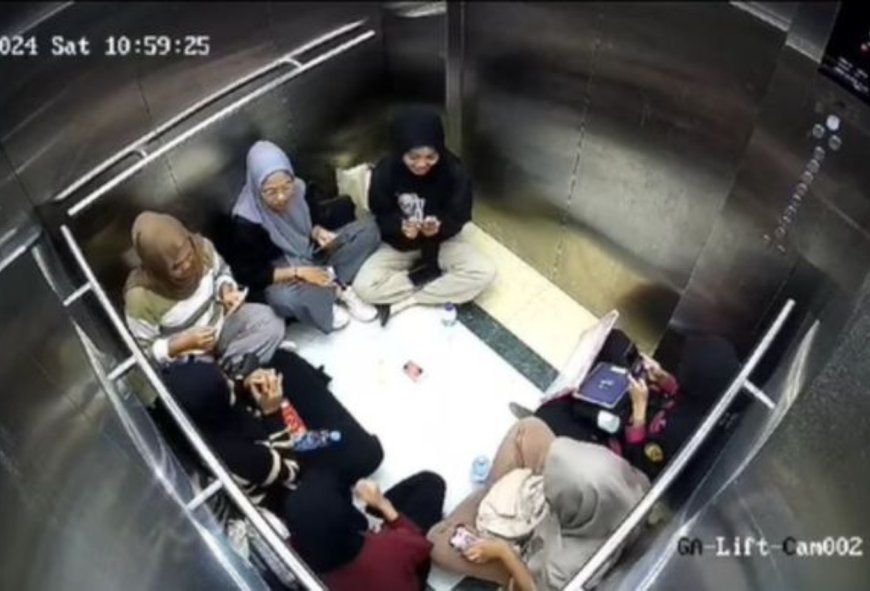 Beda Dari yang Lain, 7 Mahasiswi ini Asik Main UNO Saat Terjebak Lift Mati